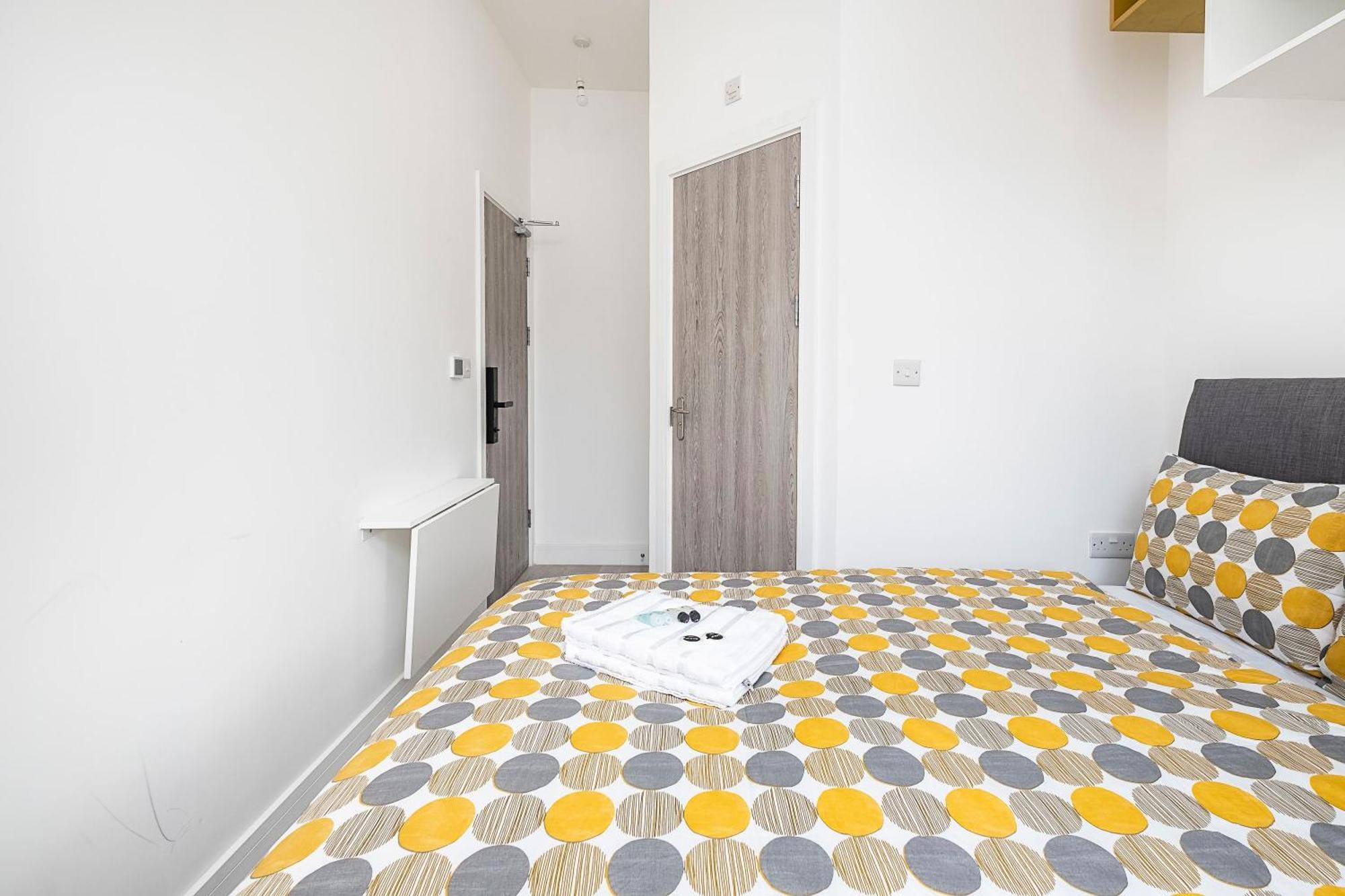 Victorian Beauty With Private Toilet And Shower Near Tube Station Apartament